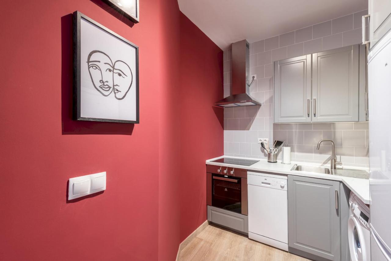 3 Bedrooms 1 Bathroom Furnished - Lavapies- Mintystay Мадрид Экстерьер фото